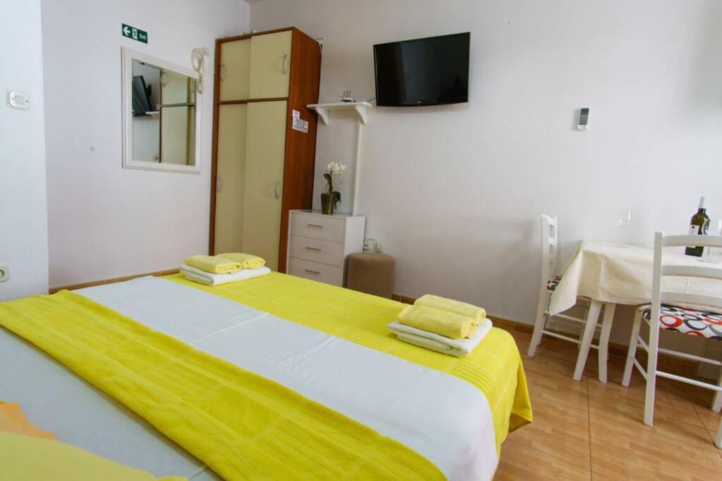 Lovely Studio Apartment For 2 Free Private Parking Makarska Exteriör bild